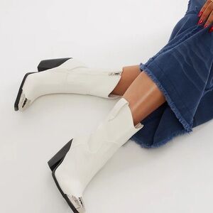 White Heeled Boots with Pointed Toe and High Stiletto Heel
